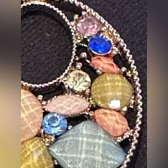 Multi color faceted lucite pastel crystal gold tone hoop pierced earrings - Picture 6 of 10